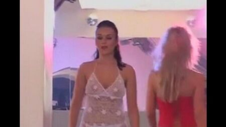 Model şovundan sonra orgy