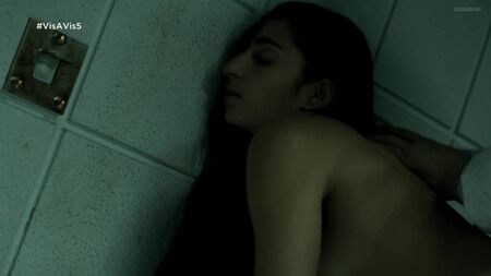 Alba Flores Çıplak - Vis A Vis 2. Sezon 5. Bölüm (2016)