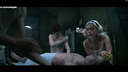 Kiernan Shipka Sexy - Sabrina'nın Tüyler Ürpertici Maceraları S03E01-08 (2020) 1080p / Kiernan Shipka - Sabrina'nın Tüyler Ürpertici Maceraları