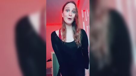 TikTok kullanıcısı Brynn Woods seksi kalçalarını sergiliyor