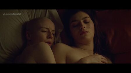 Kacey Rohl, Amber Anderson Çıplak - White Lie (2019) HD 1080p Çevrimiçi İzle / Kacey Rohl, Amber Anderson - Kurtuluş İçin Yalan