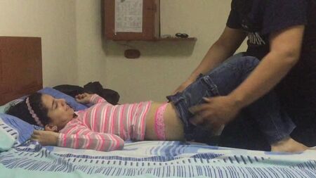 18 yaşındaki genç kızın ilk seks videosu, yüzüne boşalma, tatlı kız