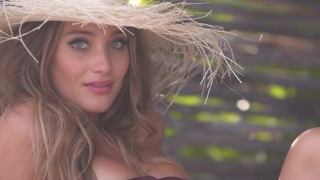 Hannah Jeter Meksika'da Vücut Hatlarını Sergiliyor _ İç Giyim _ Sports Illustrated Swi