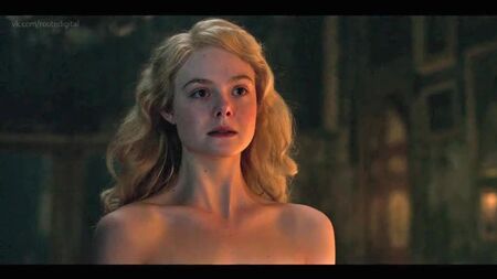 Elle Fanning Çıplak - The Great 1. Sezon 1. Bölüm (2020) Çevrimiçi İzle / Эль Фаннинг - Великая