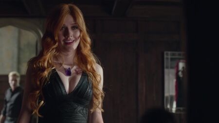 Emeraude Toubia, Katherine McNamara - Shadowhunters (2016) 1. Sezon 4. Bölüm