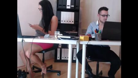 Ofisteki web kamerasında riskli çıplaklık