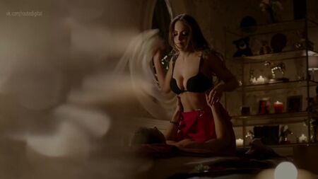 Elizabeth Gillies - Dynasty 2. Sezon 21. Bölüm (2018) HD 1080p Çıplak mı? Seksi! Çevrimiçi İzle