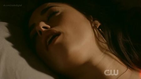 Jeanine Mason - Roswell, New Mexico 1. Sezon 13. Bölüm (2019) HD 1080p Çıplak mı? Seksi! Çevrimiçi İzle