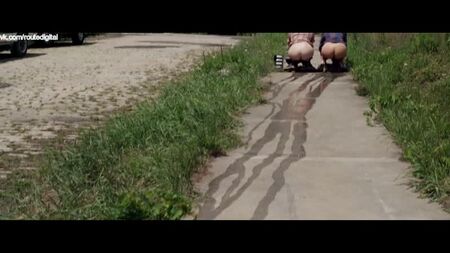 June Diane Raphael, Casey Wilson Çıplak - Ass Backwards (ABD 2013) 720p Çevrimiçi İzle