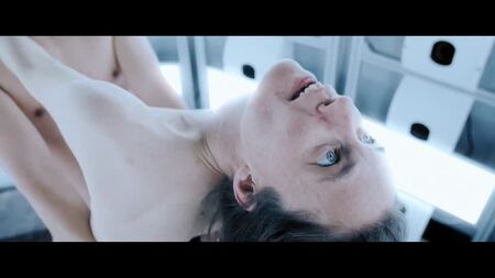 Friederike Kempter, Eva Löbau, Katja Bürkle, Maria Hofstätter, Lara Mandoki Nude - Yalnızlık, Seks ve Merhamet (2017) İzle