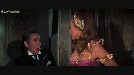 Ursula Andress, Daliah Lavi vb. - Casino Royale (1967) HD 1080p Blu-ray Çıplak mı? Seksi! Çevrimiçi İzle