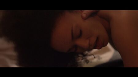 Pearl Thusi ve diğerleri Çıplak - Catching Feelings (2017) HD 1080p Çevrimiçi İzle / Pearl Thusi - Duyguların Peşinde