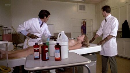 Mary Beth McDonough, Violet Manes Çıplak - Mortuary (ABD 1983) 1080p