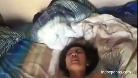 Endonezyalı Kadın Polis Memurunun Müstehcen Skandalı Viral Oldu