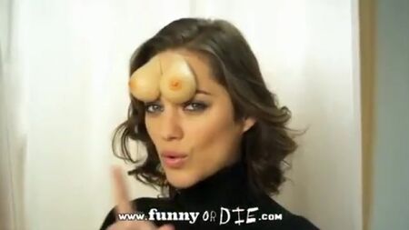 Marion Cotillard'ın Başındaki Yumrular