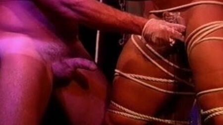 Penis ve testislere sürülen Ben Gay ve Tabasco