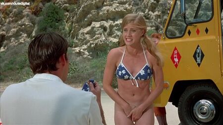 Amy Adams Çıplak, Beth Broderick, Lauren Ambrose vb. - Psycho Beach Party (2000) 1080p Blu-ray / Amy Adams - Plaj Psikozu