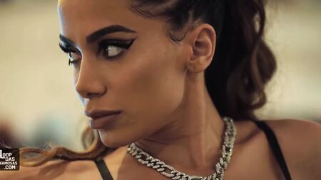 Anitta çıplak