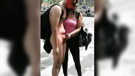 Halka Açık CFNM