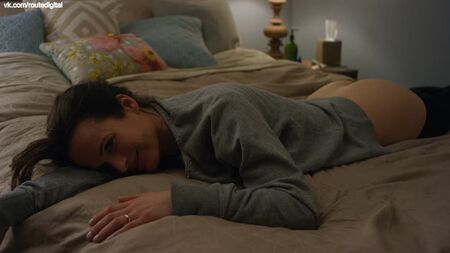 Elizabeth Reaser Çıplak - Easy (2016) HD Online İzle / Elizabeth Reaser - Çok Kolay