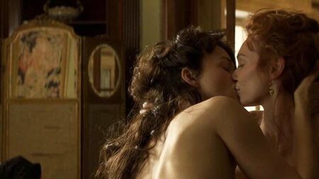 ScandalPlanet.Com'da Colette Filmindeki Keira Knightley'in Lezbiyen Seks Sahnesi