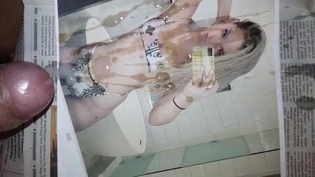 Dove Cameron'ın bikini giydiği vücuduna ateşli bir yük fışkırttı