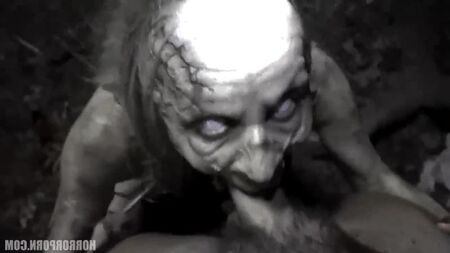 HorrorPorn: Adam iki sahte zombiyle sevişiyor (porno, seks, hardcore, oral seks, üçlü seks, tam versiyon, xxx, çiftler, göğüsler, kalça, oral seks, yalama)