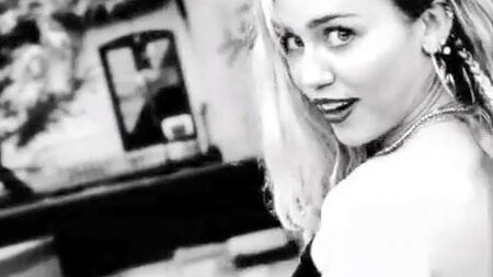 Miley Cyrus'un Çekim Arkası: Göğüs Ucu Açıklığı ve Şeffaflık